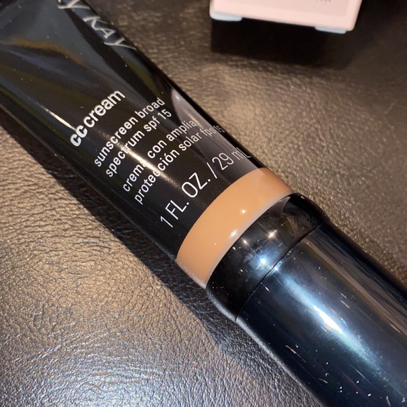 NIB Mary Kay CC Cream Very Deep - Picture 4 of 5